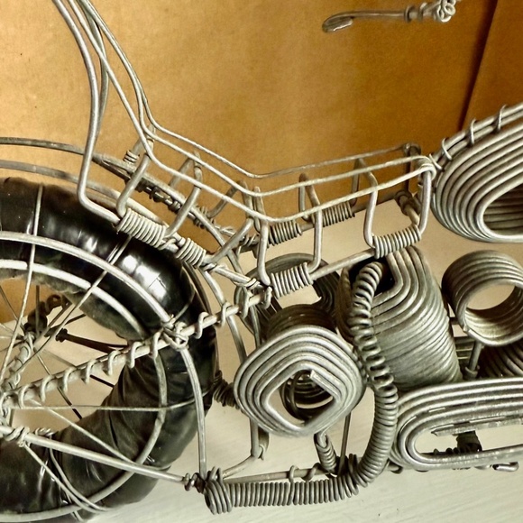 Handmade Wire Harley Davidson Motorcycle - Picture 10 of 11
